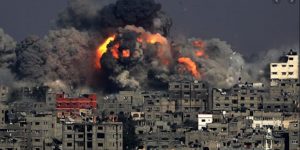 Gaza bombardata